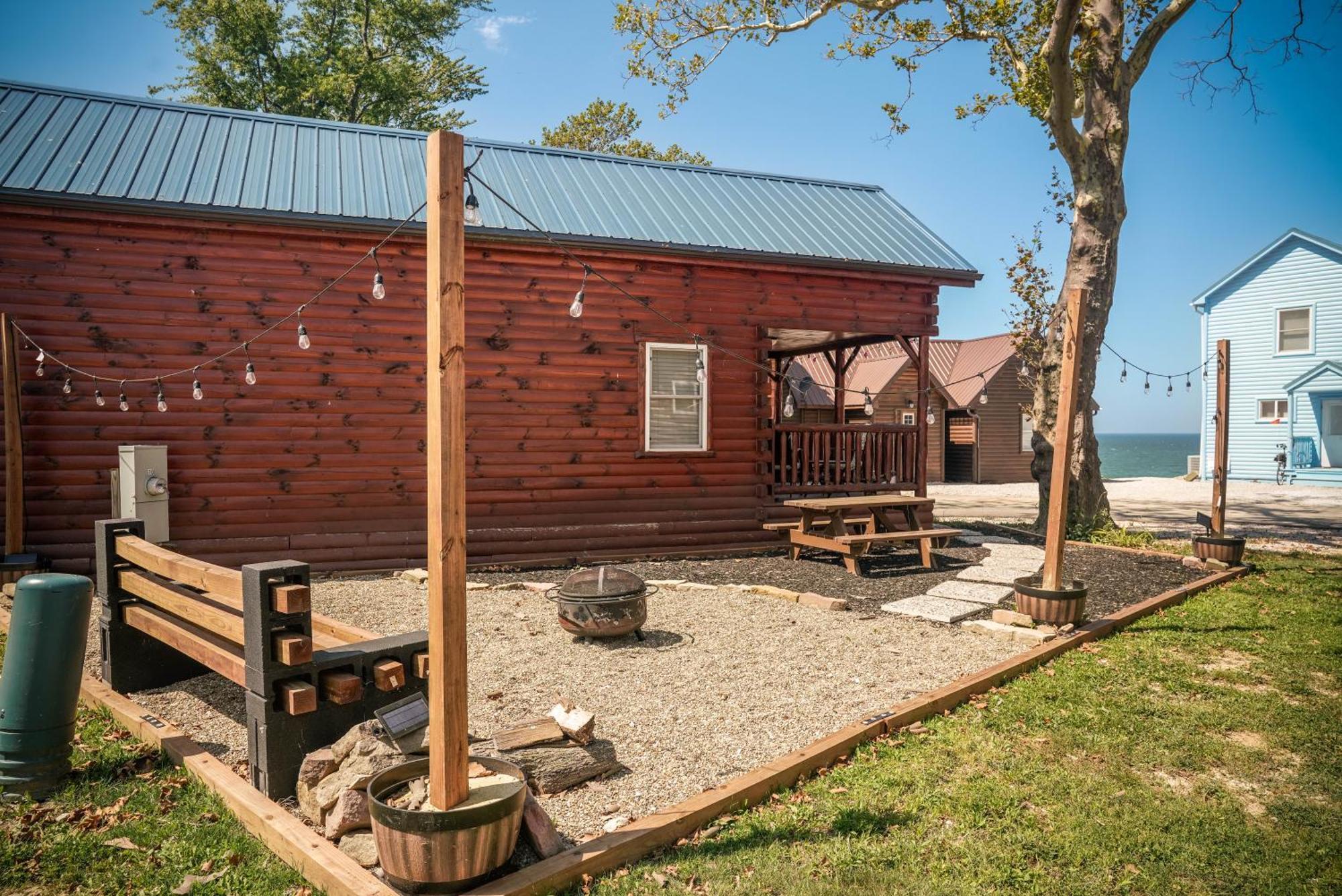 Charming Lakeview Cabin Near Geneva-On-The-Lake! Ashtabula Exterior photo