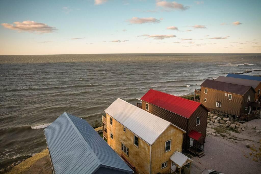 Charming Lakeview Cabin Near Geneva-On-The-Lake! Ashtabula Exterior photo