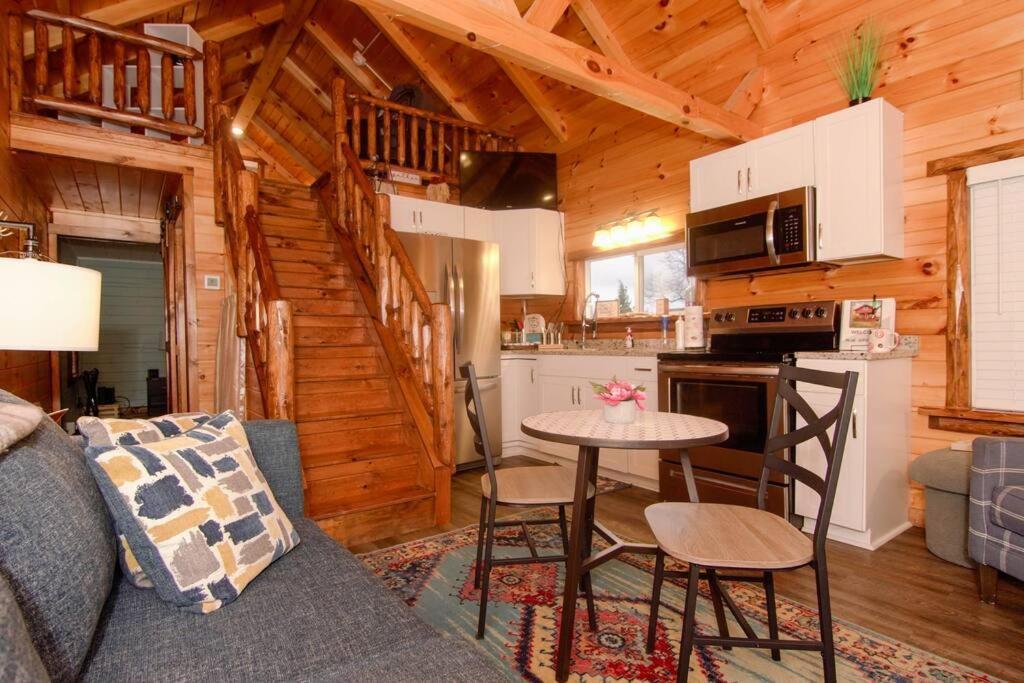 Charming Lakeview Cabin Near Geneva-On-The-Lake! Ashtabula Exterior photo