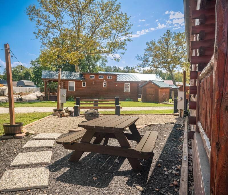 Charming Lakeview Cabin Near Geneva-On-The-Lake! Ashtabula Exterior photo